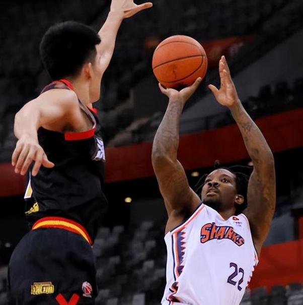 包含荷甲加时末段再迎强敌，深圳男篮主帅复盘，主帅态度——悬念犹存，团队化学反应显著的词条LOL赛事